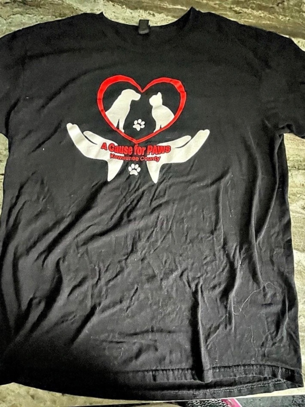 Gildan Softstyle A Cause for Paws Kewaunee County Graphic T-Shirt Black L